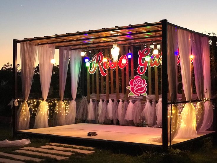 Masa Arkasına Aynalı Pleksi Lazer Harf Kesim 150x30 Cm Boyut
